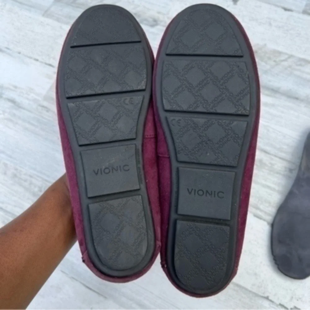 Vionic Womens Chill Athens Slip On‎ Studded Flats Size 7 Purple Suede Moc Toe